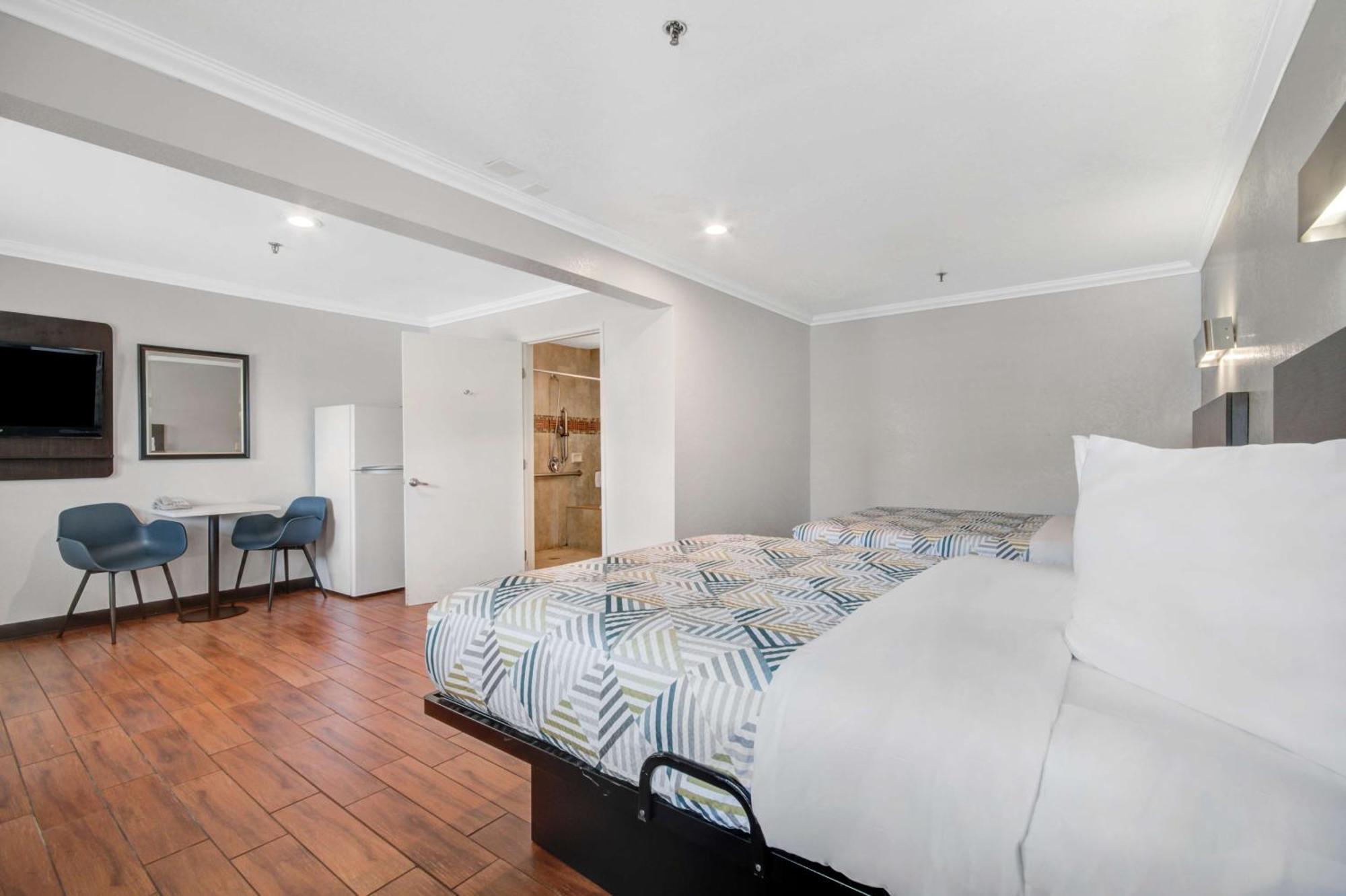 Queen Room Two Queen Beds Disability Access Non-Smoking